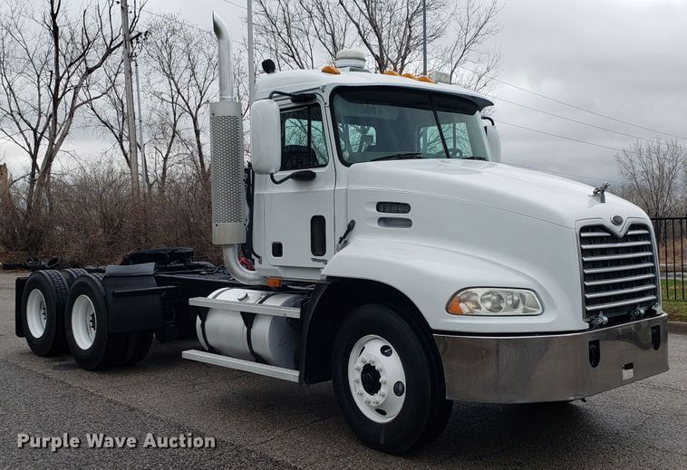 image for item DH5806 2000 Mack CX613 semi truck