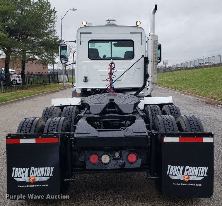 image for item DH5806 2000 Mack CX613 semi truck