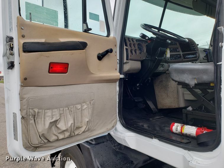 image for item DH5806 2000 Mack CX613 semi truck