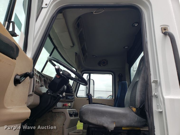 image for item DH5806 2000 Mack CX613 semi truck