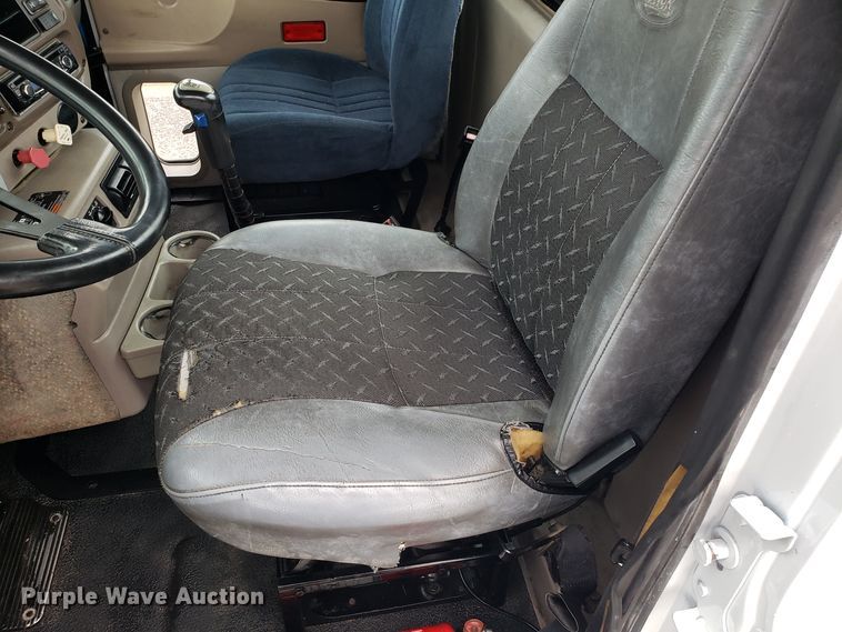 image for item DH5806 2000 Mack CX613 semi truck