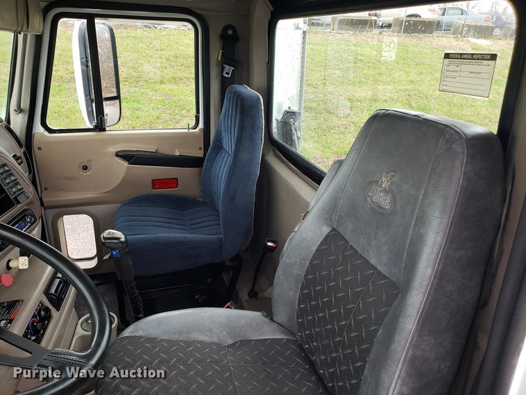 image for item DH5806 2000 Mack CX613 semi truck