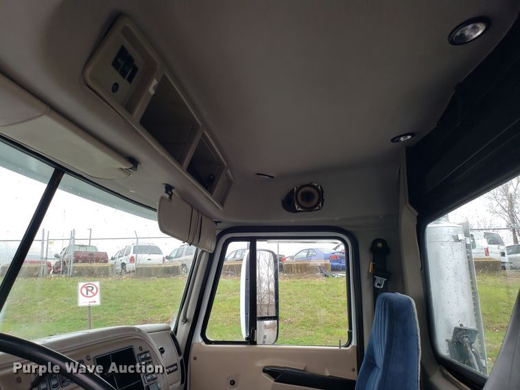 image for item DH5806 2000 Mack CX613 semi truck