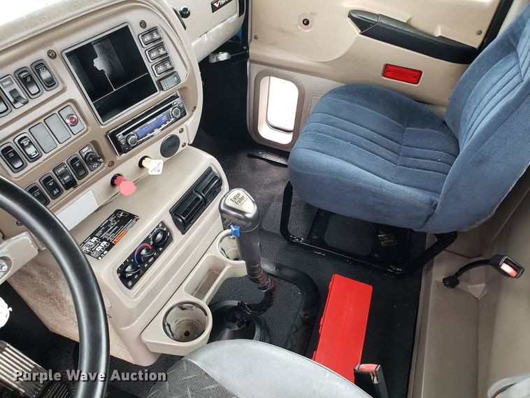 image for item DH5806 2000 Mack CX613 semi truck