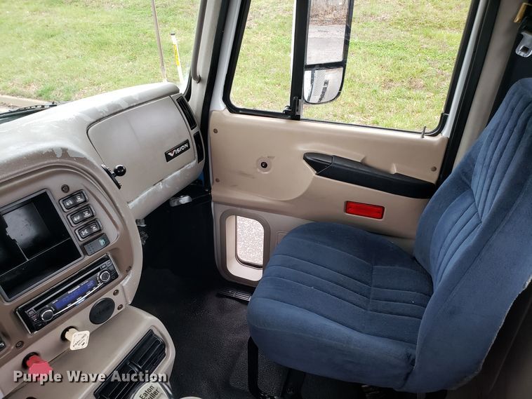 image for item DH5806 2000 Mack CX613 semi truck