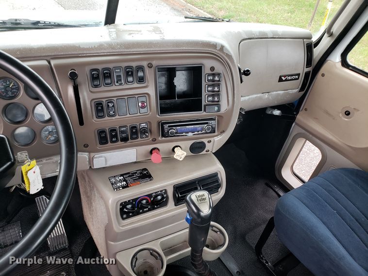 image for item DH5806 2000 Mack CX613 semi truck