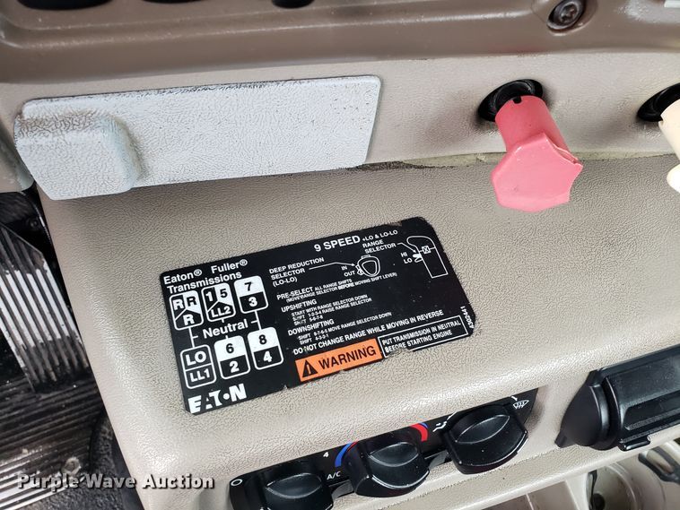 image for item DH5806 2000 Mack CX613 semi truck