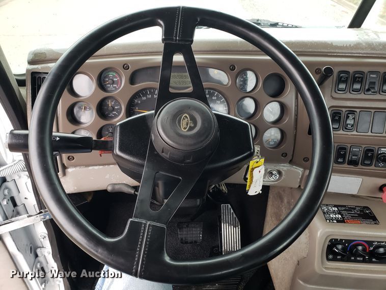 image for item DH5806 2000 Mack CX613 semi truck