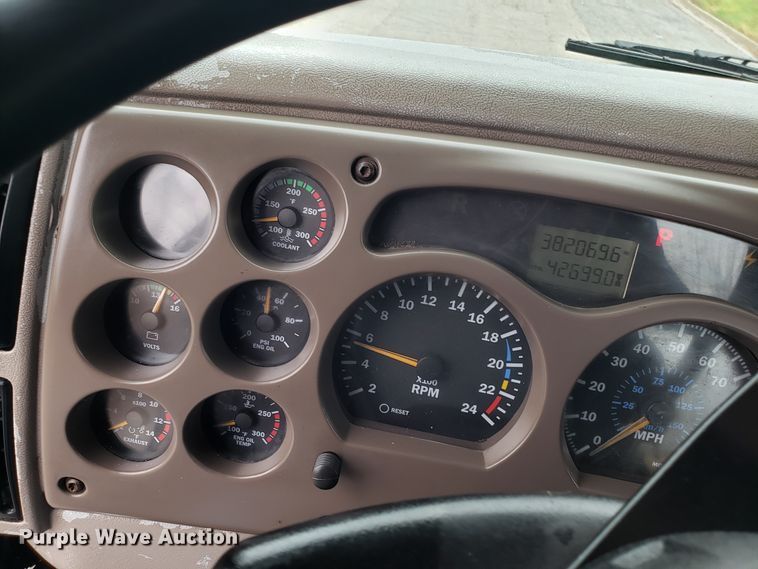 image for item DH5806 2000 Mack CX613 semi truck