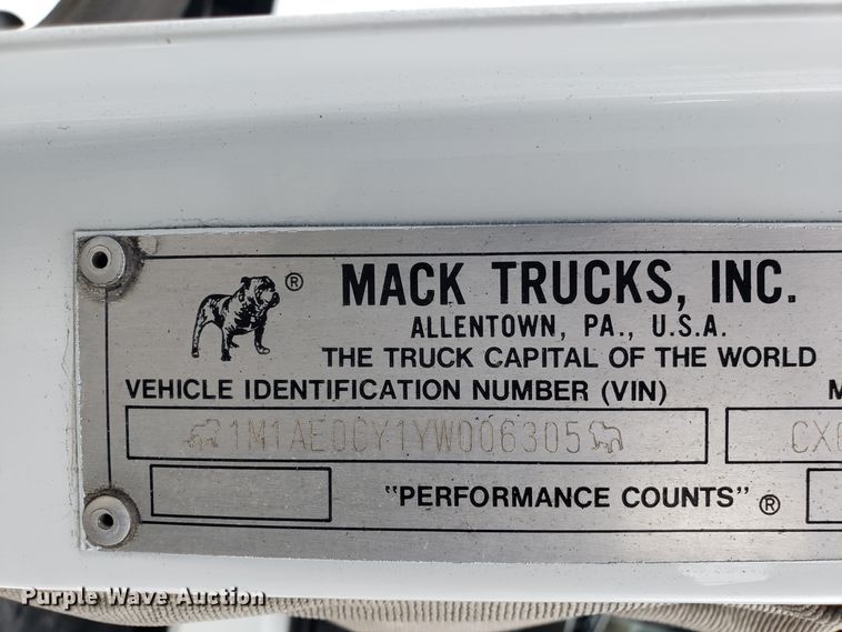 image for item DH5806 2000 Mack CX613 semi truck