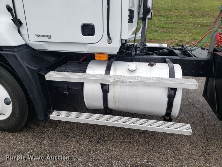 image for item DH5806 2000 Mack CX613 semi truck