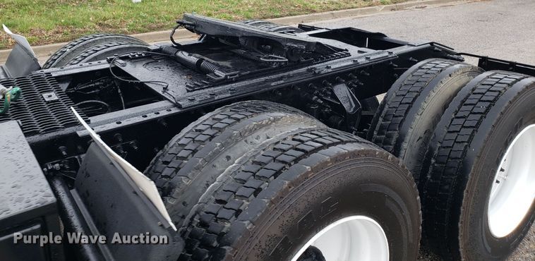 image for item DH5806 2000 Mack CX613 semi truck