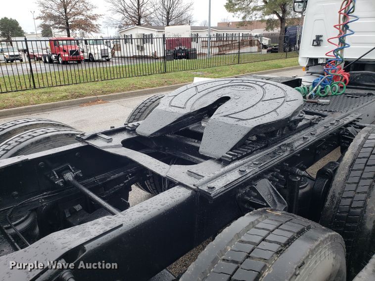 image for item DH5806 2000 Mack CX613 semi truck