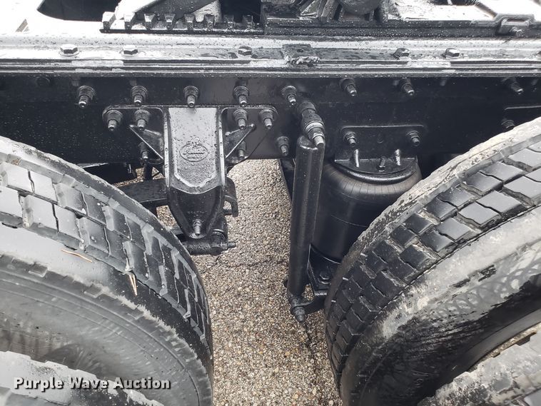 image for item DH5806 2000 Mack CX613 semi truck