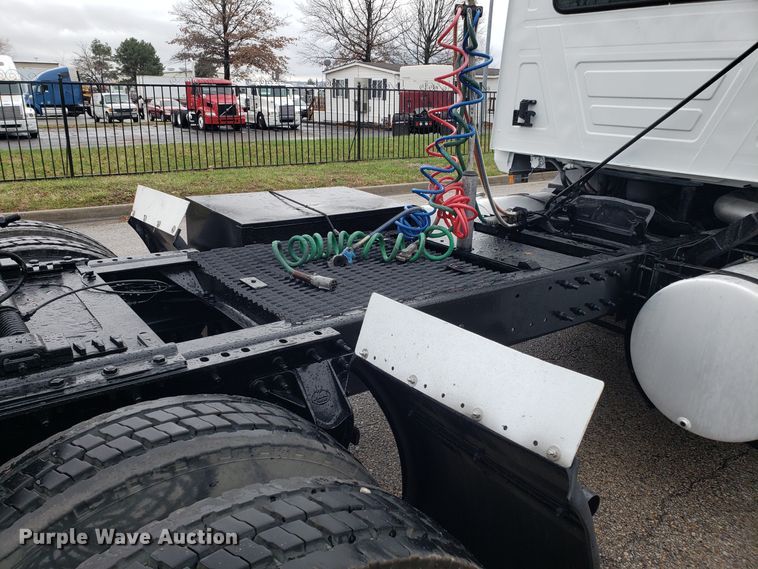 image for item DH5806 2000 Mack CX613 semi truck