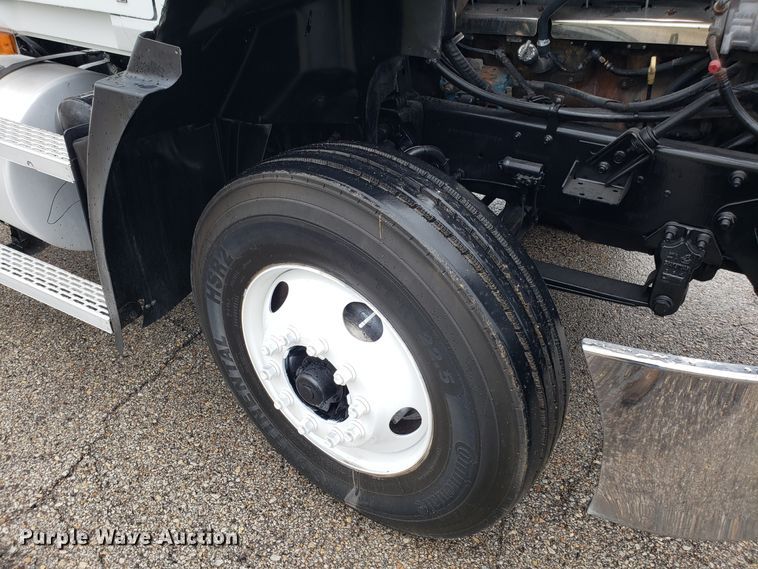 image for item DH5806 2000 Mack CX613 semi truck