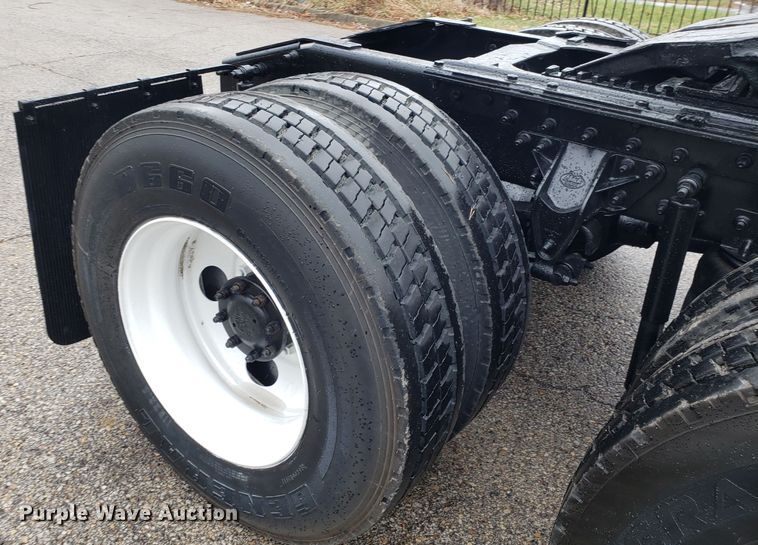 image for item DH5806 2000 Mack CX613 semi truck