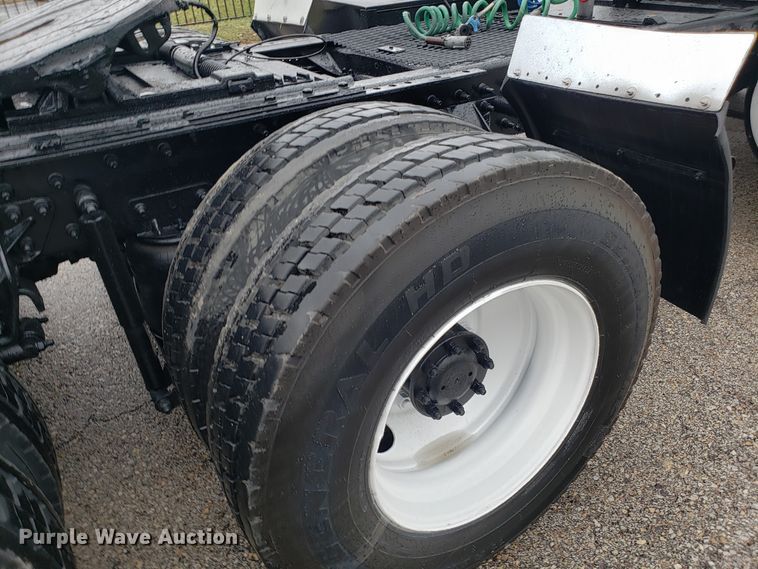 image for item DH5806 2000 Mack CX613 semi truck