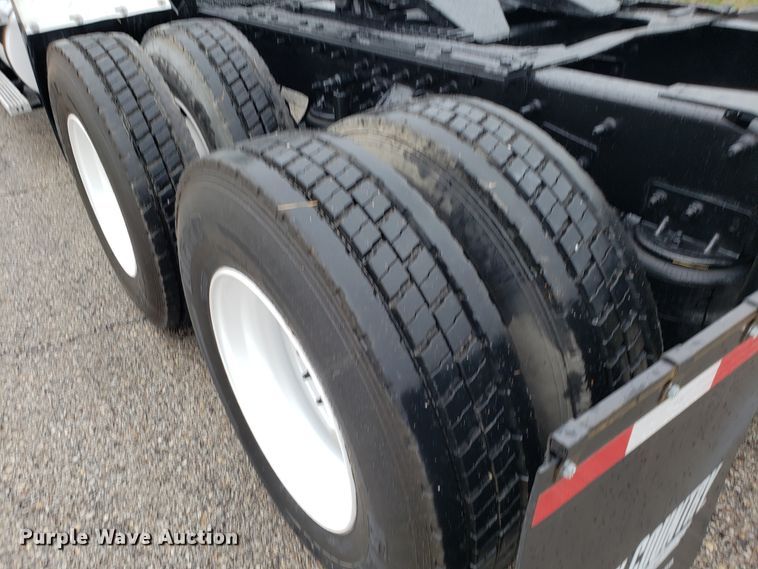 image for item DH5806 2000 Mack CX613 semi truck