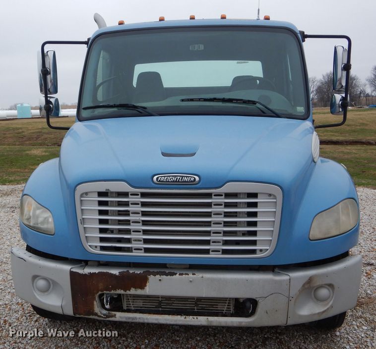 image for item DH6480 2006 Freightliner M2 truck cab and chassis