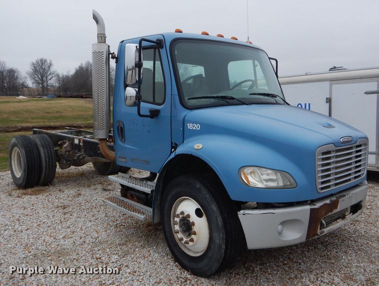 image for item DH6480 2006 Freightliner M2 truck cab and chassis