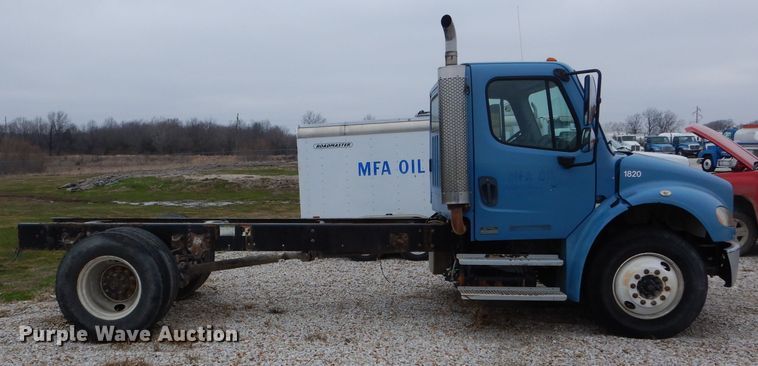 image for item DH6480 2006 Freightliner M2 truck cab and chassis