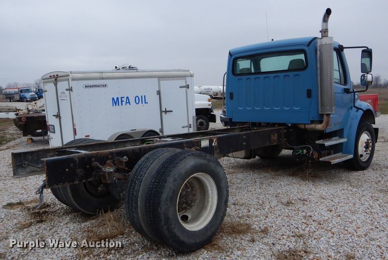 image for item DH6480 2006 Freightliner M2 truck cab and chassis