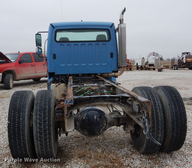 image for item DH6480 2006 Freightliner M2 truck cab and chassis