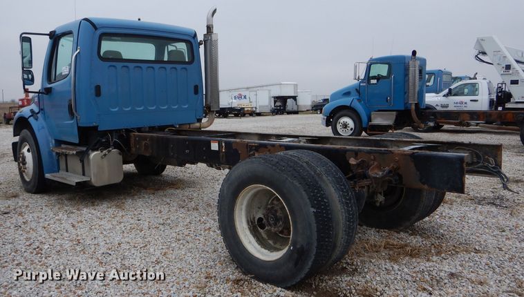 image for item DH6480 2006 Freightliner M2 truck cab and chassis