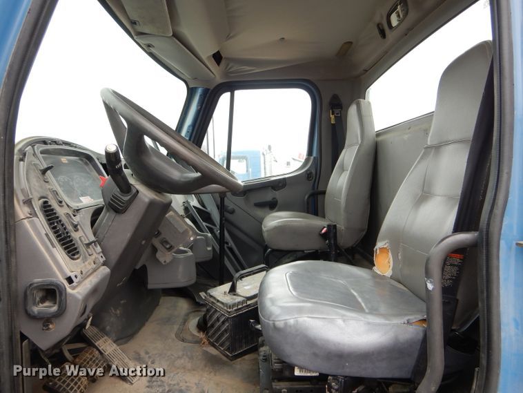image for item DH6480 2006 Freightliner M2 truck cab and chassis