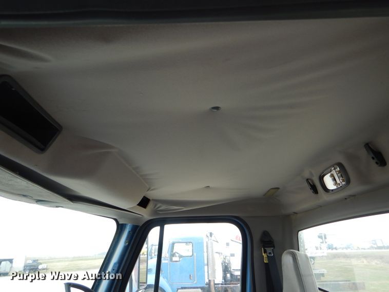 image for item DH6480 2006 Freightliner M2 truck cab and chassis