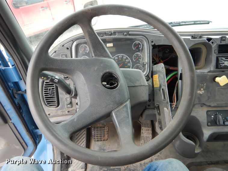 image for item DH6480 2006 Freightliner M2 truck cab and chassis