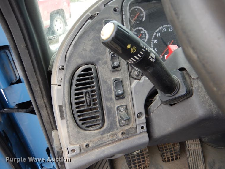 image for item DH6480 2006 Freightliner M2 truck cab and chassis