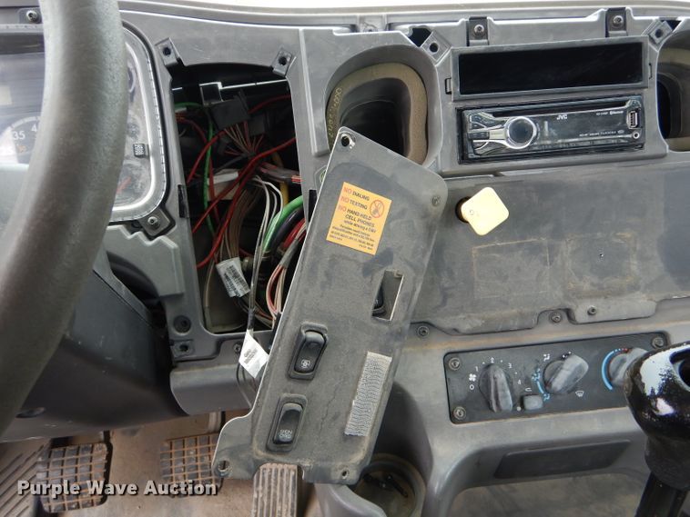 image for item DH6480 2006 Freightliner M2 truck cab and chassis