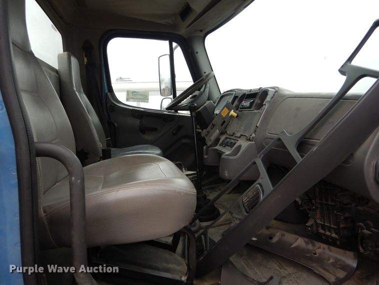 image for item DH6480 2006 Freightliner M2 truck cab and chassis