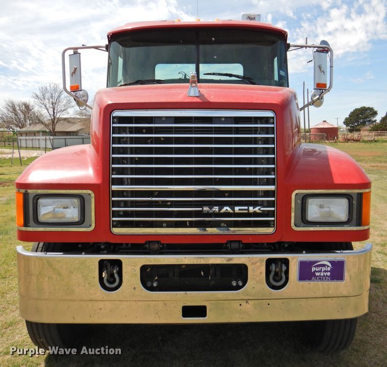 image for item DI0077 2013 Mack CHU613 truck cab and chassis