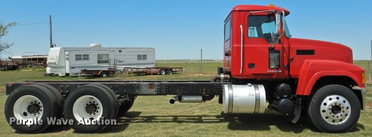 image for item DI0077 2013 Mack CHU613 truck cab and chassis