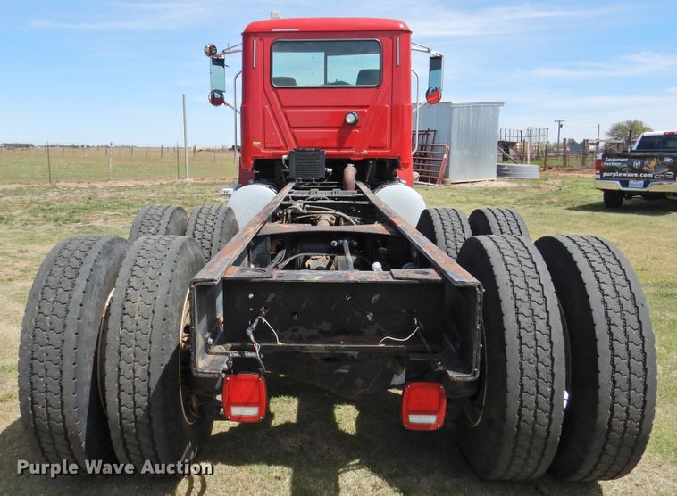image for item DI0077 2013 Mack CHU613 truck cab and chassis