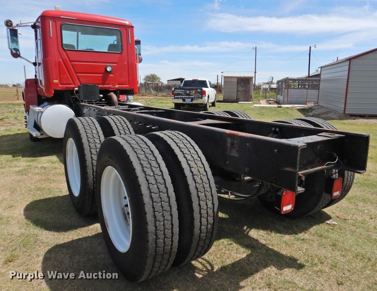image for item DI0077 2013 Mack CHU613 truck cab and chassis