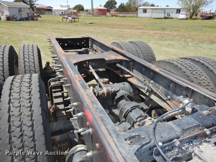 image for item DI0077 2013 Mack CHU613 truck cab and chassis