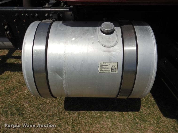 image for item DI0077 2013 Mack CHU613 truck cab and chassis