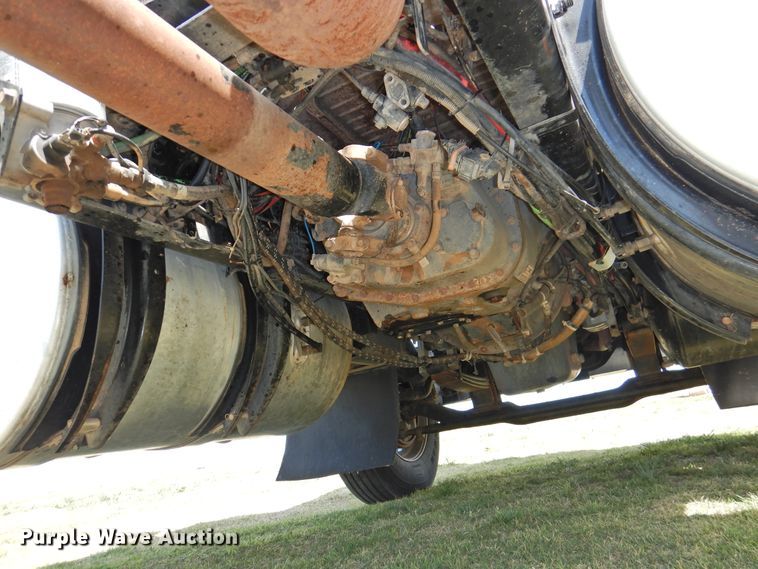 image for item DI0077 2013 Mack CHU613 truck cab and chassis