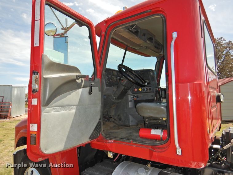 image for item DI0077 2013 Mack CHU613 truck cab and chassis