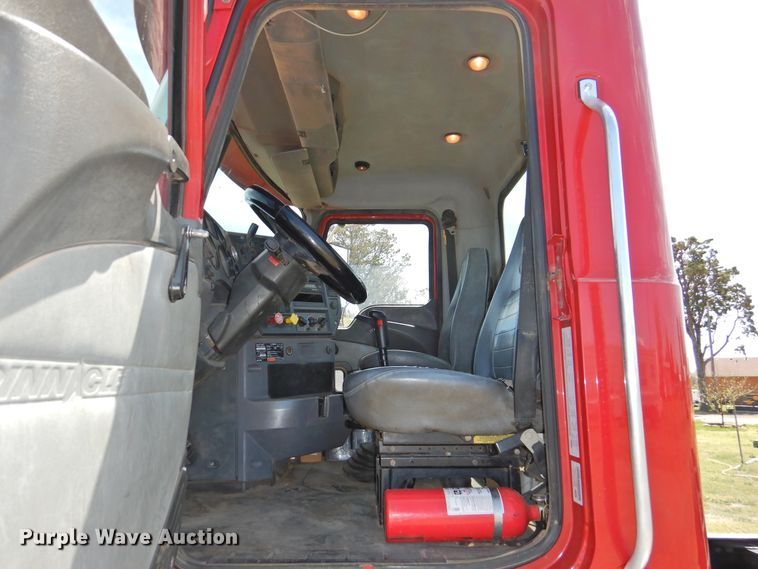 image for item DI0077 2013 Mack CHU613 truck cab and chassis