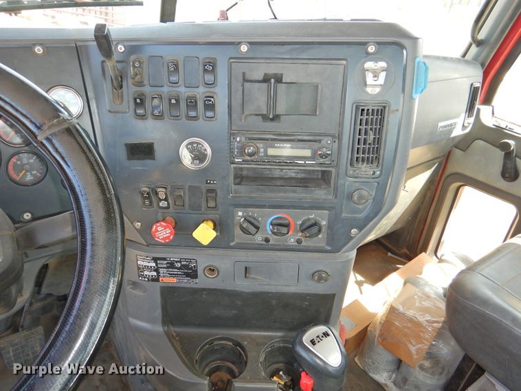 image for item DI0077 2013 Mack CHU613 truck cab and chassis