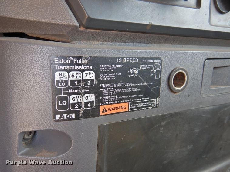 image for item DI0077 2013 Mack CHU613 truck cab and chassis