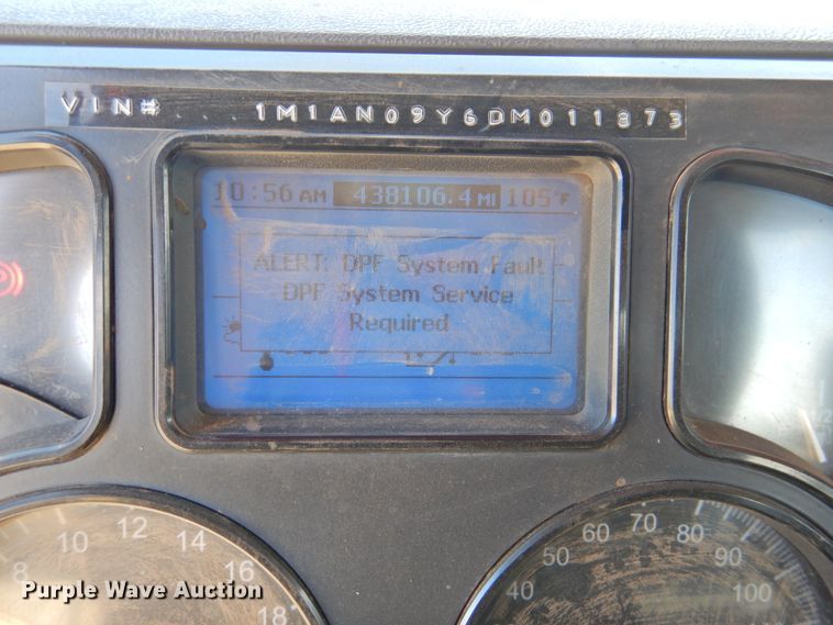 image for item DI0077 2013 Mack CHU613 truck cab and chassis