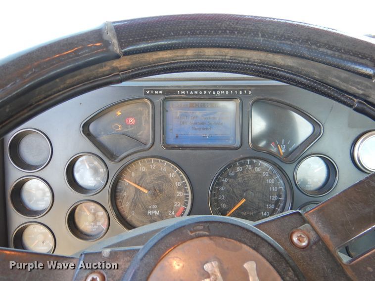 image for item DI0077 2013 Mack CHU613 truck cab and chassis