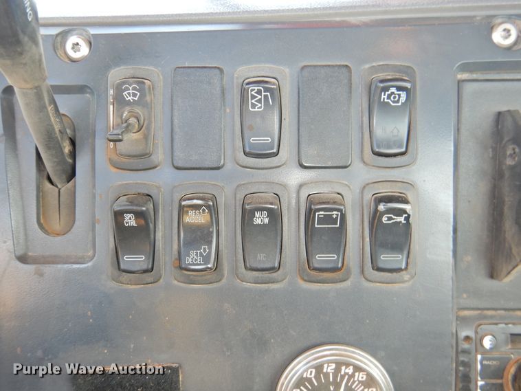 image for item DI0077 2013 Mack CHU613 truck cab and chassis