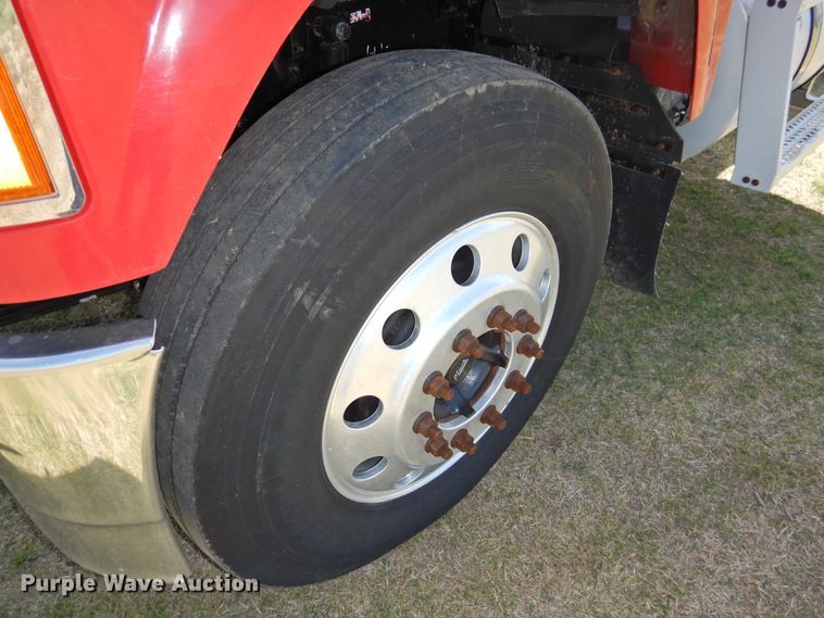 image for item DI0077 2013 Mack CHU613 truck cab and chassis